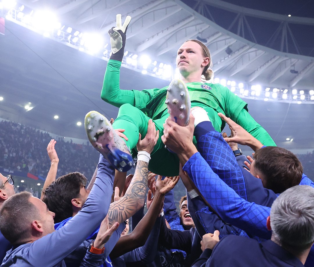 Matvey Safonov se convirtió en figura al detener tres lanzamientos.