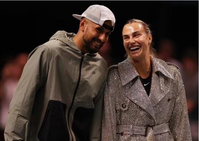 Nick Kyrgios y Aryna Sabalenka en el duelo de exhibición. FOTO: Europa Press.