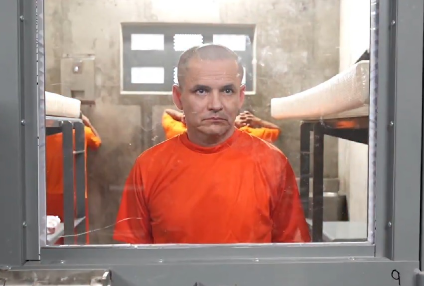 Roberto Álvarez, alias 'El Gerente', presunto cabecilla del grupo criminal Comandos de la Frontera, arribó a la Cárcel del Encuentro, en Santa Elena.