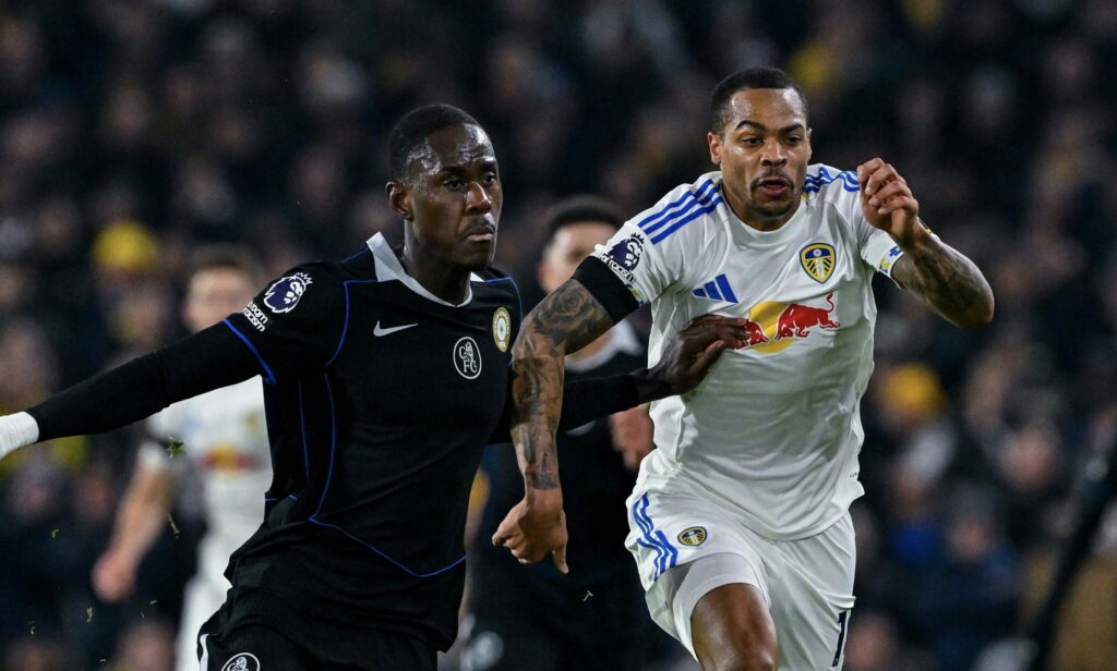 Sin Moisés Caicedo, Chelsea pierde 3-1 en su visita al Leeds United.