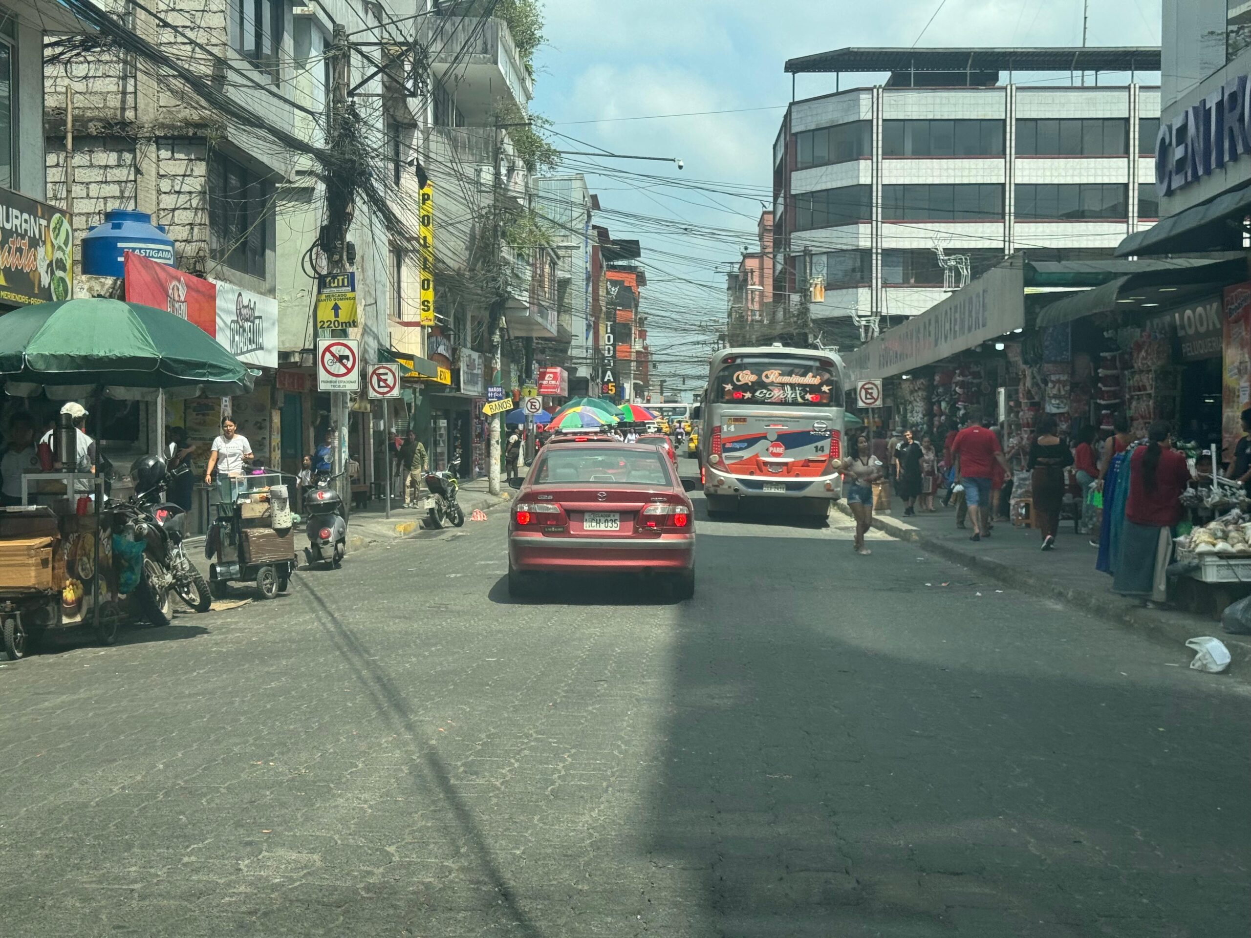 Tras obra en la calle Venezuela, ciudadanos exigen atención a vías deterioradas en Santo Domingo