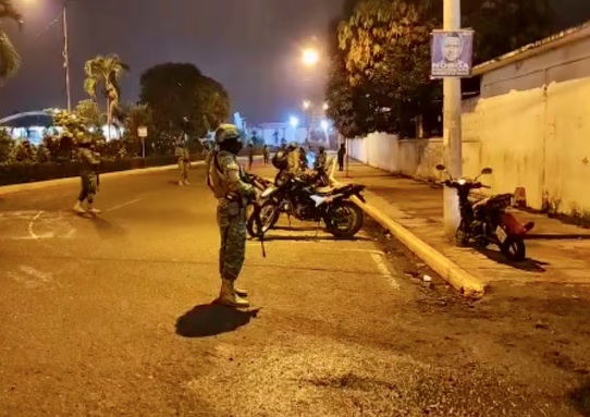 Un artefacto explosivo detonó en las instalaciones del Distrito de Educación de Machala, provincia de El Oro,