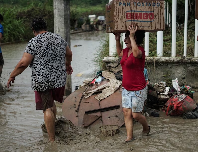 Un hombre falleció en el municipio de San Andrés Tuxtla, Veracruz, en México, tras ser arrastrado por la corriente de un arroyo mientras intentaba cruzarlo.
