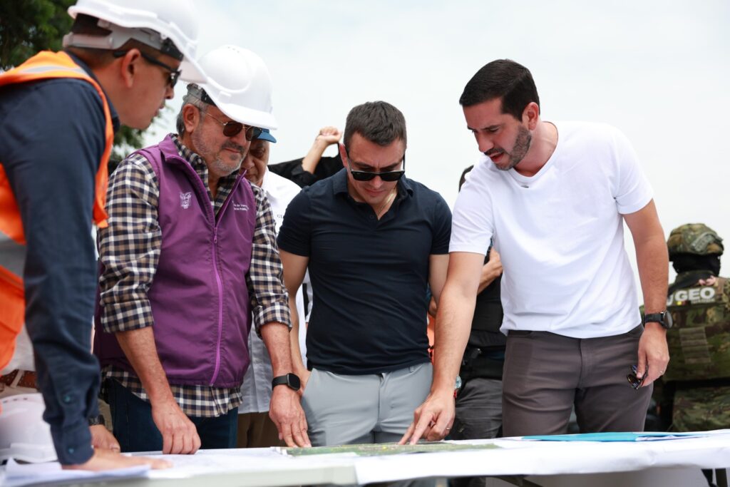 Daniel Noboa supervisa obras del corredor E25 en Los Ríos.