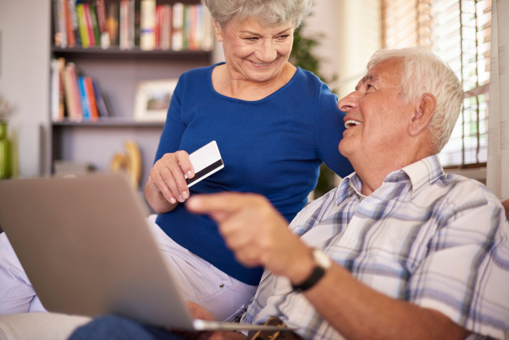 IESS acreditó el décimo tercer sueldo y pensiones a jubilados.