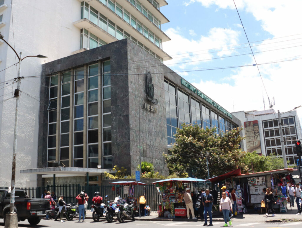 IESS suspende pagos del seguro de desempleo en Ecuador.