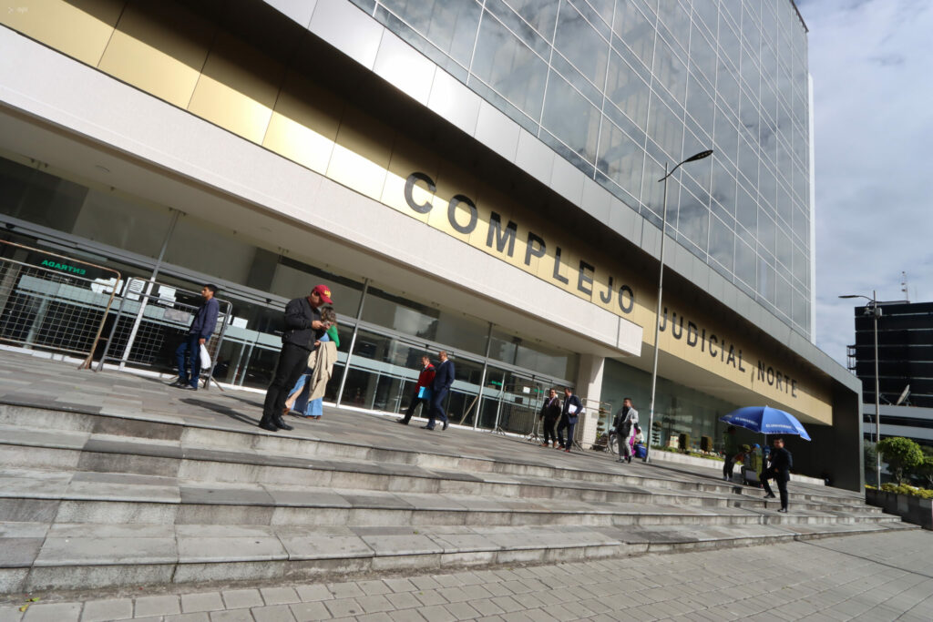 Juez del caso Triple A renuncia tras amenazas y retiro de seguridad.