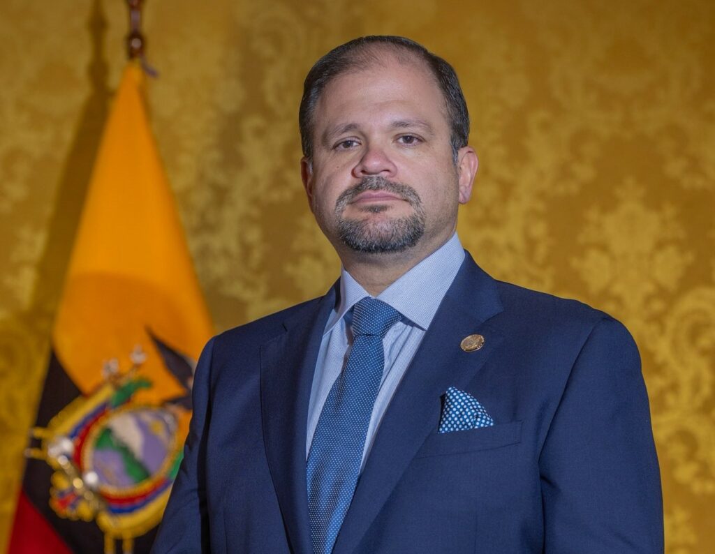 Ministro John Reimberg denuncia liberación de presunto cabecilla de grupo criminal en El Oro.