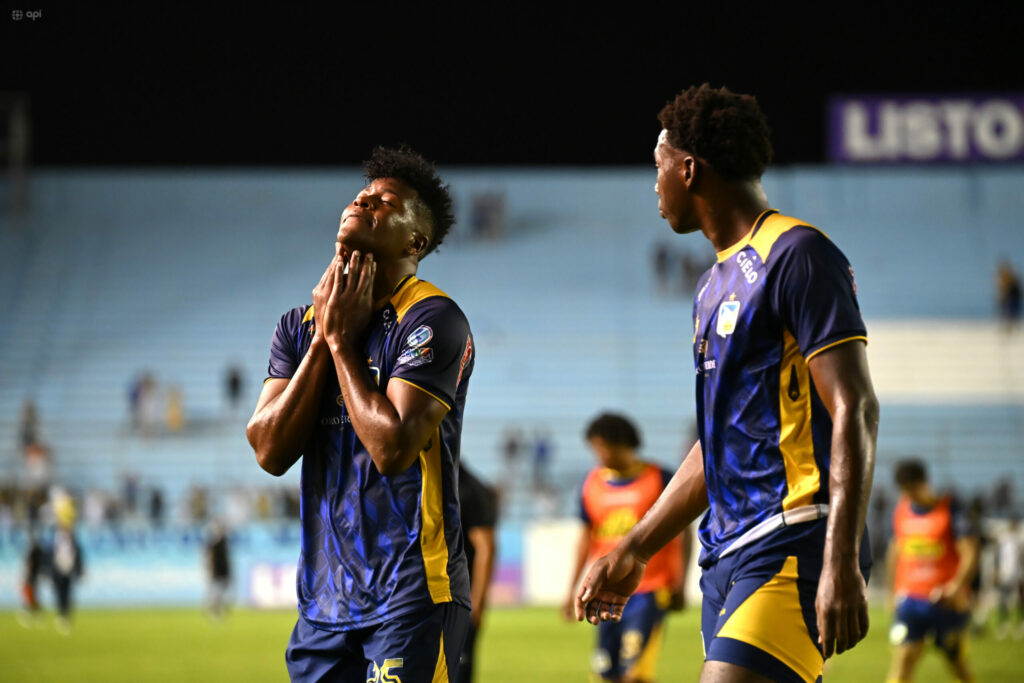 Delfín SC afronta transición ante posible salida de grupo inversor. FOTO: API.