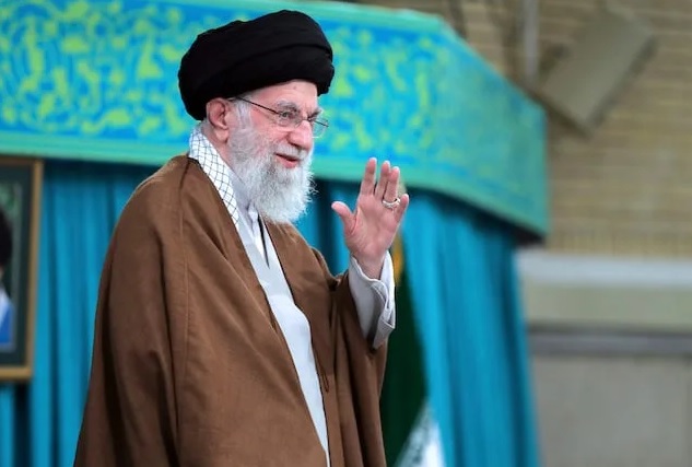 Ali Khamenei, líder supremo de Irán, ha diseñado un plan de evacuación desde su país, hacia Moscú, capital rusa.