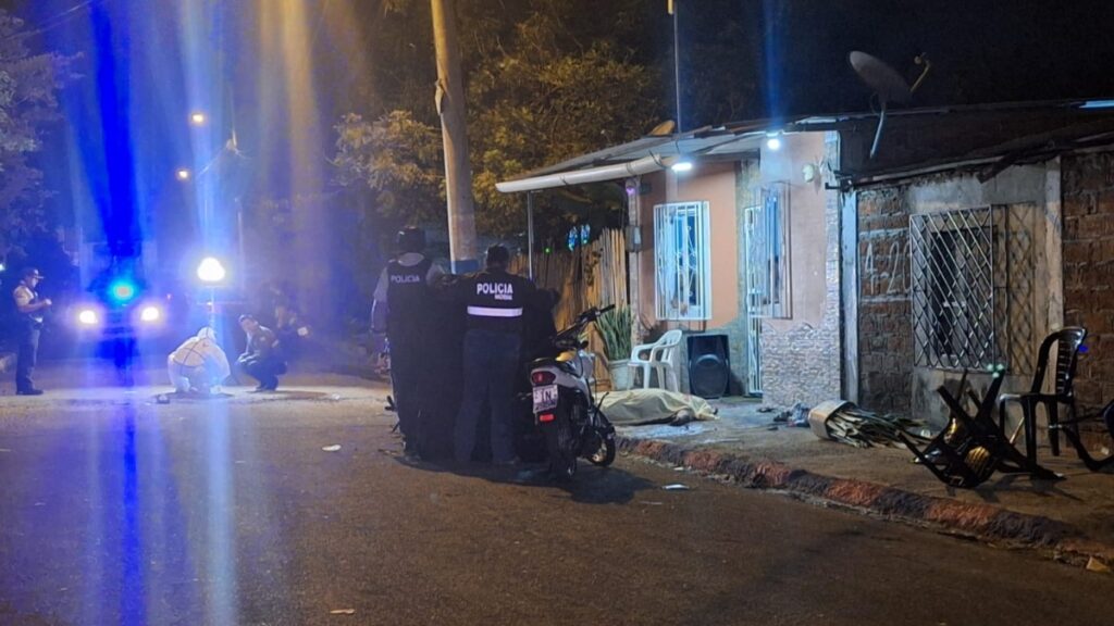 Así fue la masacre que dejó al menos seis personas fallecidas en Manta, provincia de Manabí.