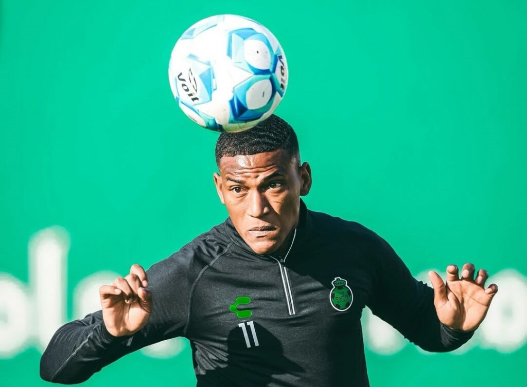 Carlos Gruezo usará el dorsal 11 en Santos Laguna como homenaje a Christian Benítez
