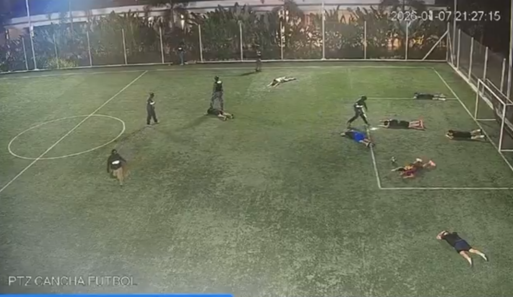 Crimen quedó grabado en cámaras de seguridad de la urbanización. Fotografía: captura de pantalla redes sociales