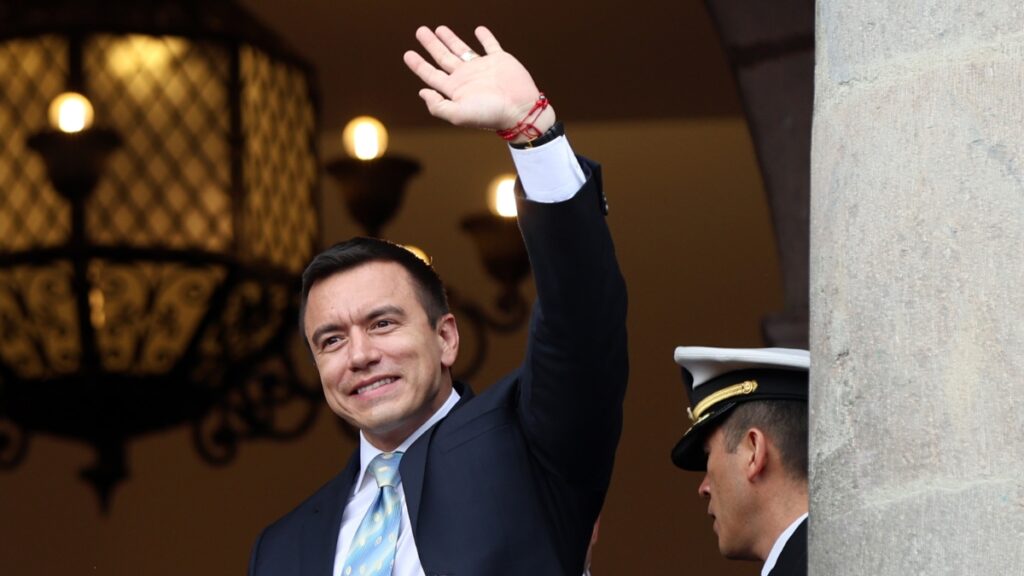 Daniel Noboa muestra cifrras económicas de su gestión y las compara con las del gobierno de Guillermo Lasso. (Presidencia)