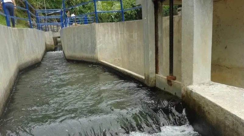 De 25 a 38 centavos así se aprobó el nuevo valor del agua en Santo Domingo