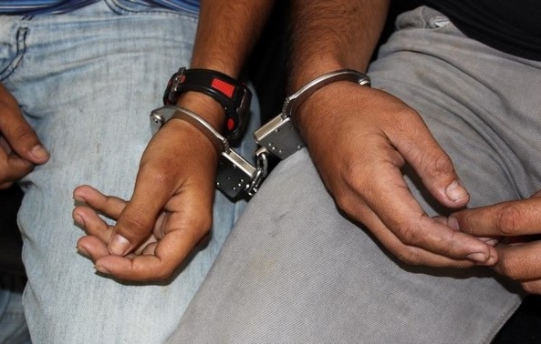 Dos primos recibieron una sentencia de 25 años de prisión por el delito de tráfico ilícito de armas de fuego, armas químicas, nucleares o biológicas.