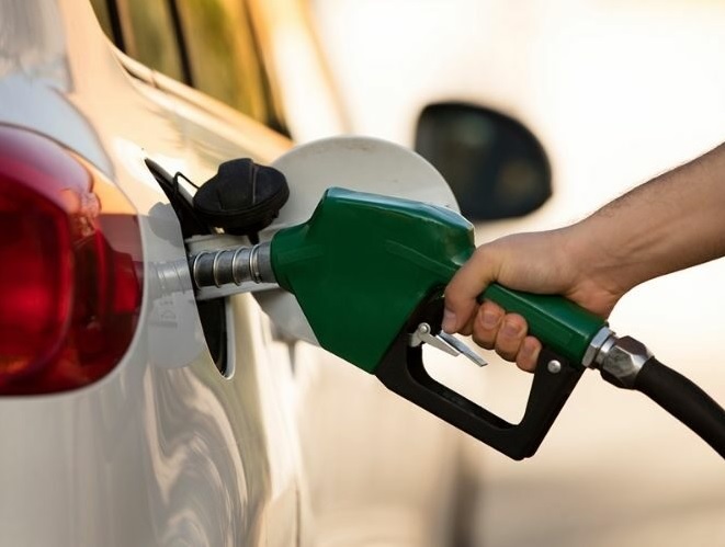 El Gobierno de Ecuador anunció una reducción en los precios de los combustibles, incluyendo el diésel, las gasolinas Extra y Ecopaís, y la Súper.