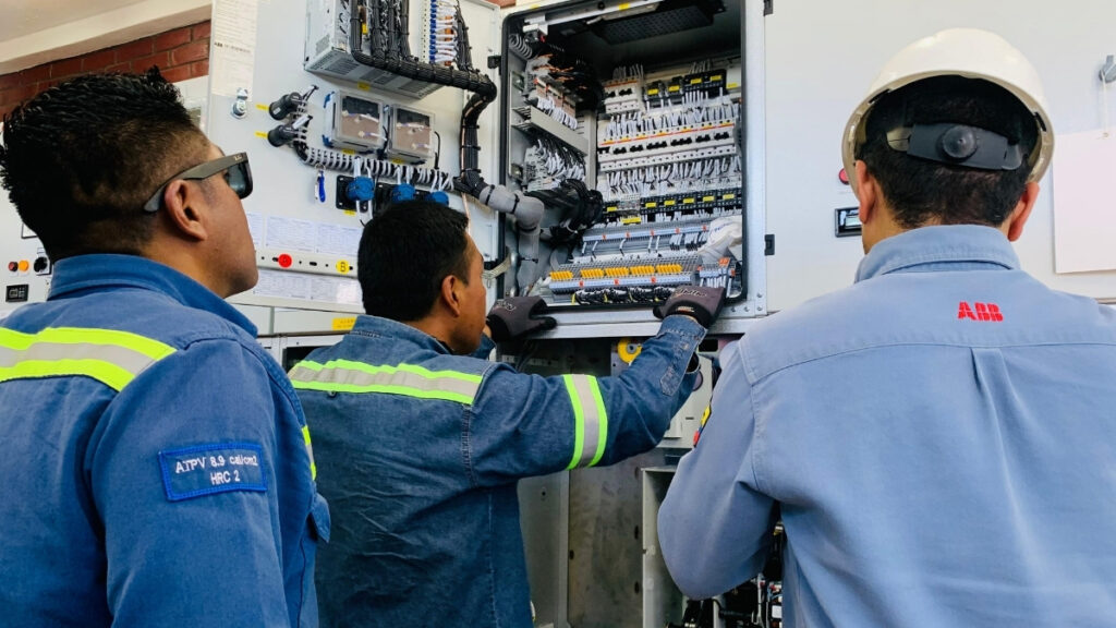 El sector exportador reacciona con preocupación a fallo de la Corte Constitucional. (Empresa Eléctrica Quito)