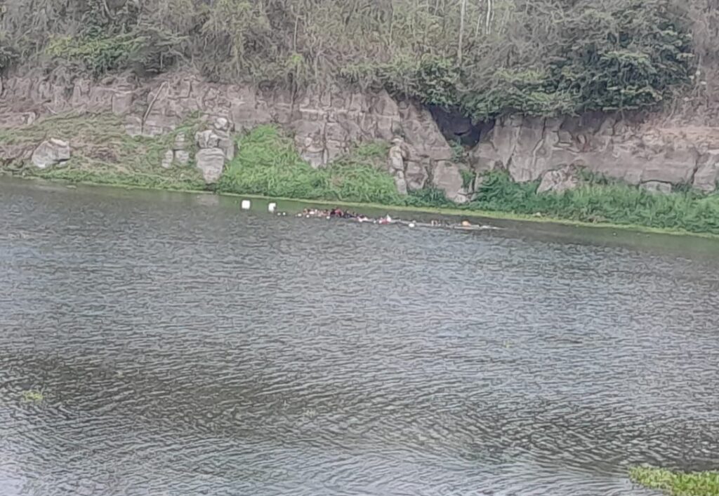 Estudiantes universitarios que llegaron a Chone, provincia de Manabí se vieron envueltos en una jornada de desesperación y de dolor.