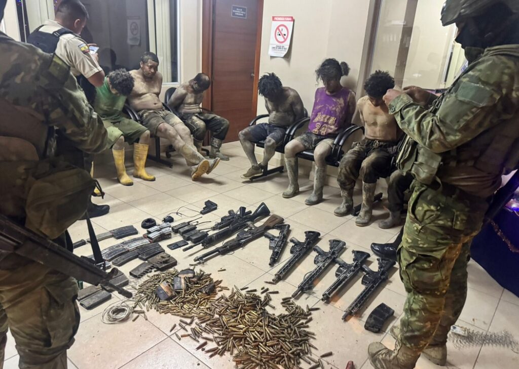 Las Fuerzas Armadas del Ecuador ejecutaron una operación militar en el sector La Chonta, cantón Pucará, provincia de Azuay.