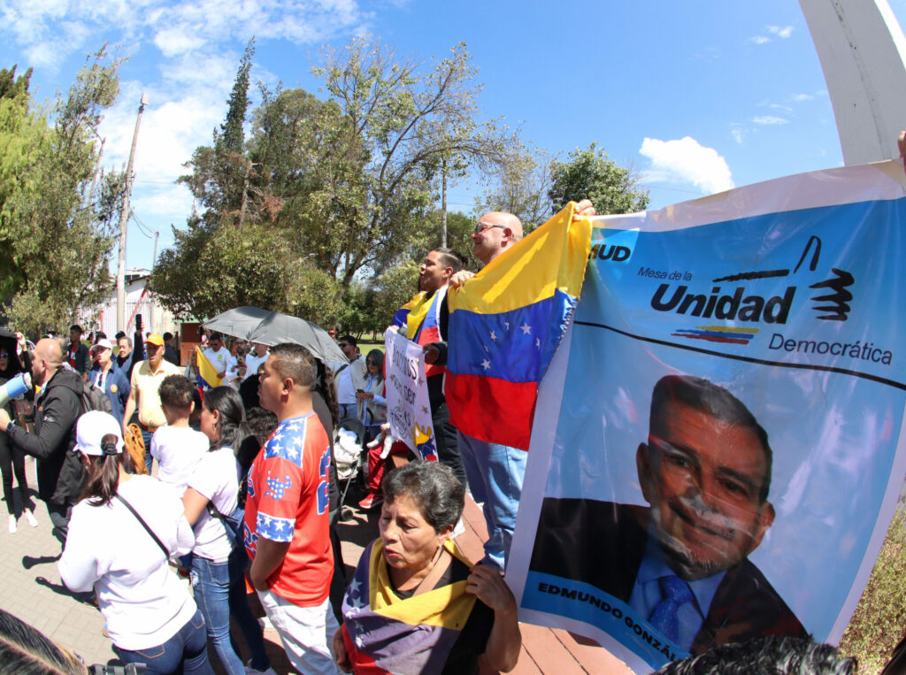Venezolanos en Ecuador son cautos tras la captura de Maduro y esperan la liberación total de su país y la caída de la "dictadura"