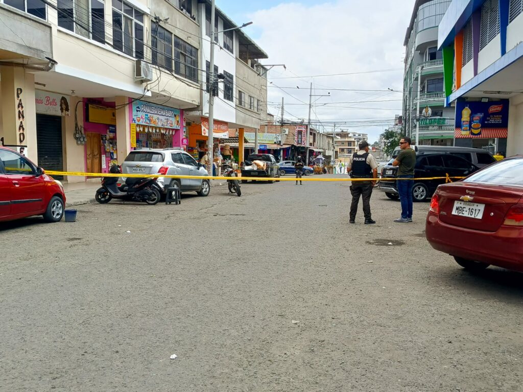 El ataque armado se registró cerca del mercado central de Manta