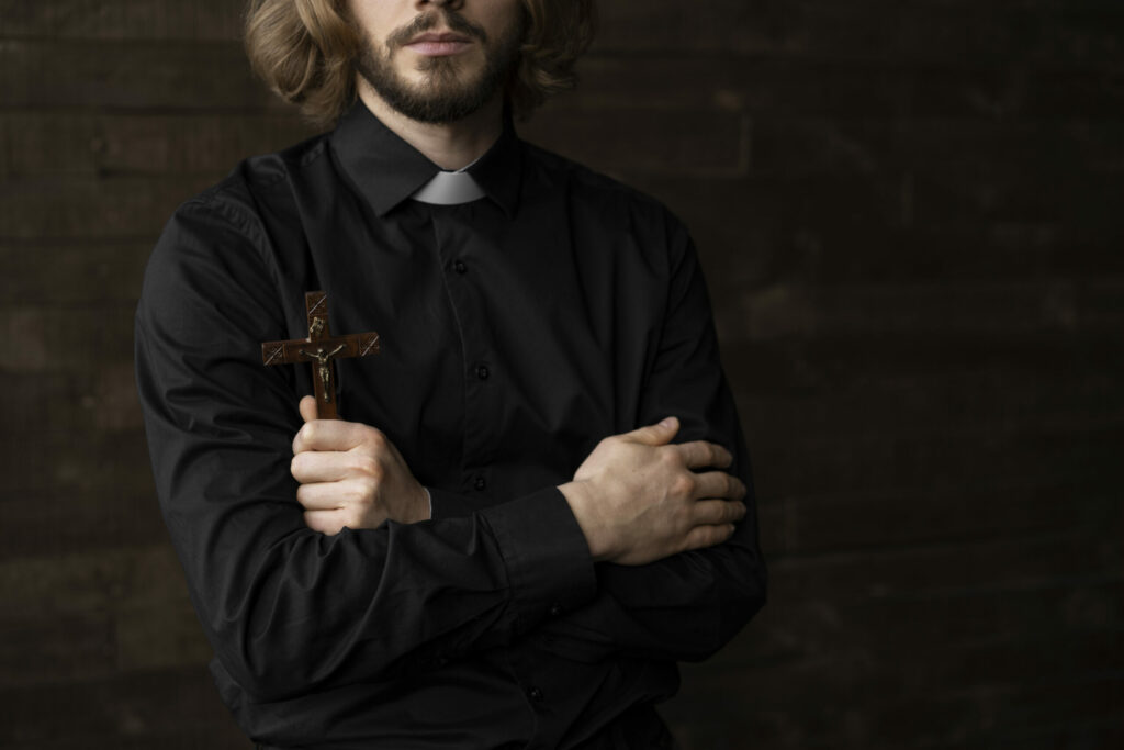 Sacerdote frustra intento de robo en iglesia de Filadelfia.