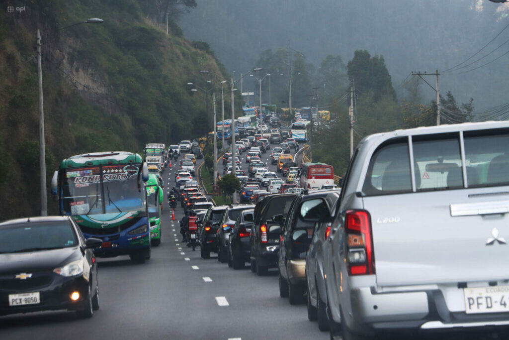 Tercera placa en Quito: cómo funciona el nuevo dispositivo vehicular aprobado.