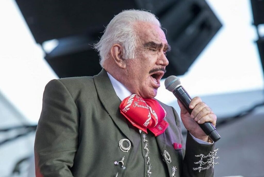 Vicente Fernández revive con álbum póstumo “Tributo al rey, con banda”.