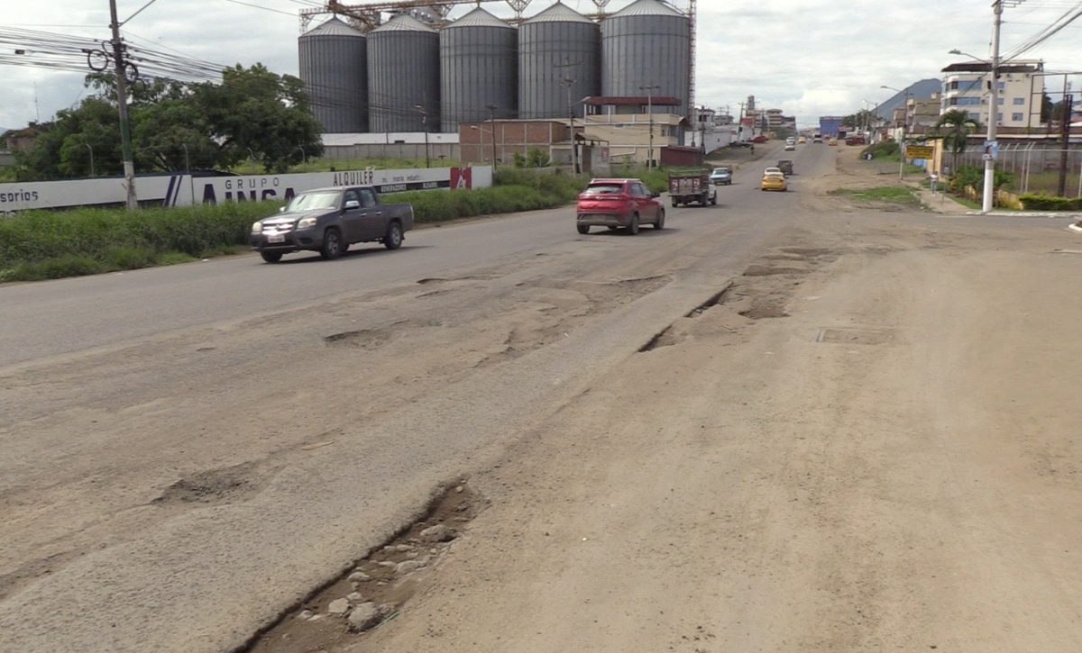 Escasez de asfalto en Ecuador obliga a implementar bacheo en frío