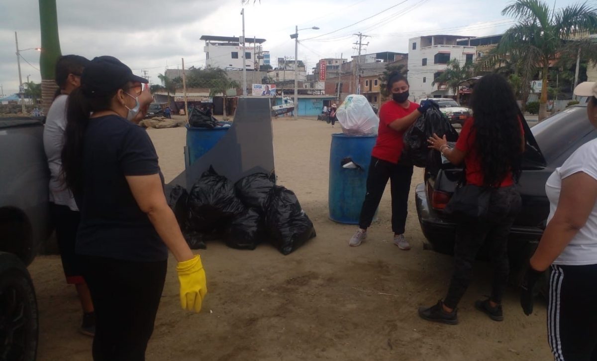 Basura acumulada en las playas de Jaramijó