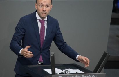 20210307124633_diputado-alema-n-abandona-la-pola-t