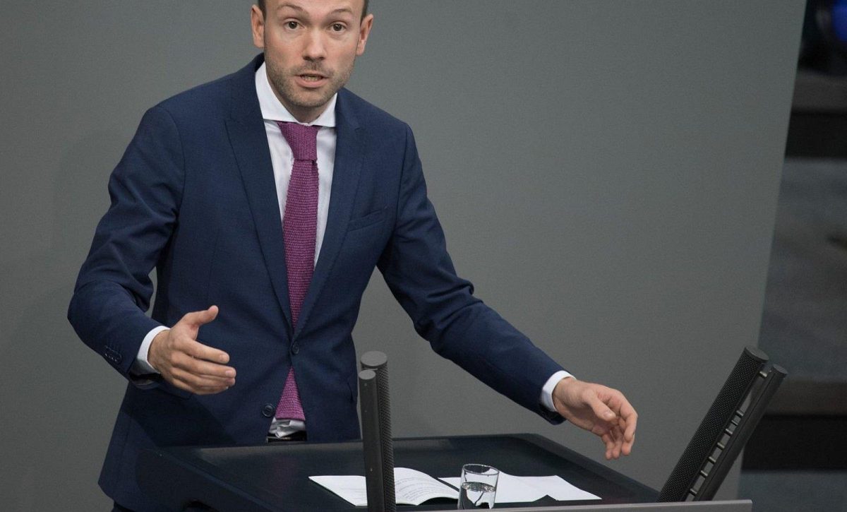 20210307124633_diputado-alema-n-abandona-la-pola-t