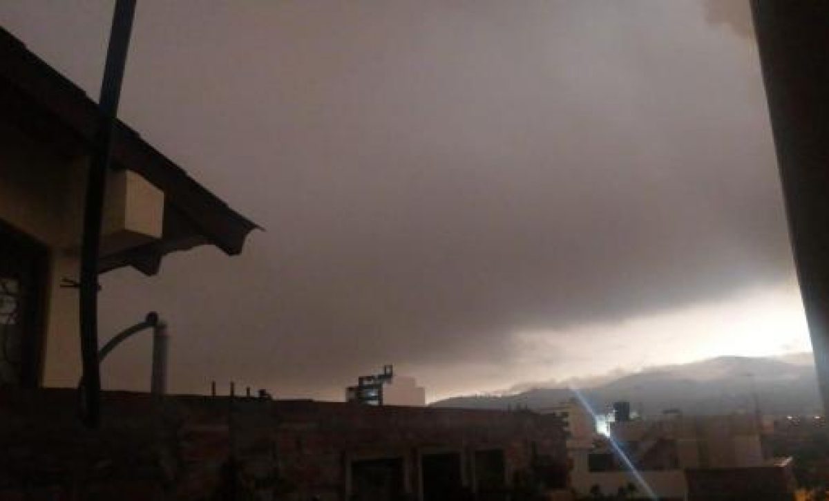 20210311032613_volca-n-sangay-emite-cenizas-a-8-48_tn0-1