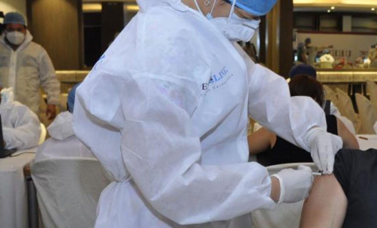 20210314111841_chef-pide-disculpas-por-vacunarse-c