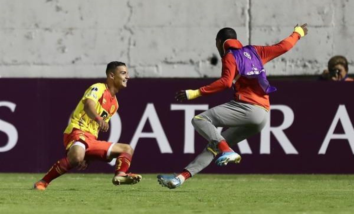 20210317092741_aucas-y-guayaquil-city-abren-puja-p