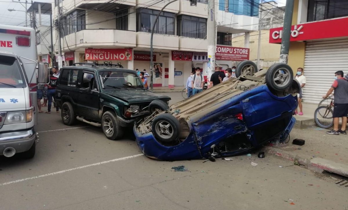 20210318084906_en-chone-un-carro-se-vuelca-tras-ch 20210318084906_en-chone-un-carro-se-vuelca-tras-ch