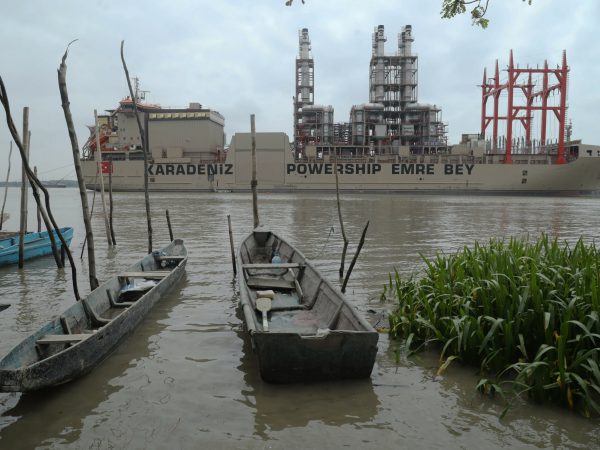 Barcaza de Karpowership