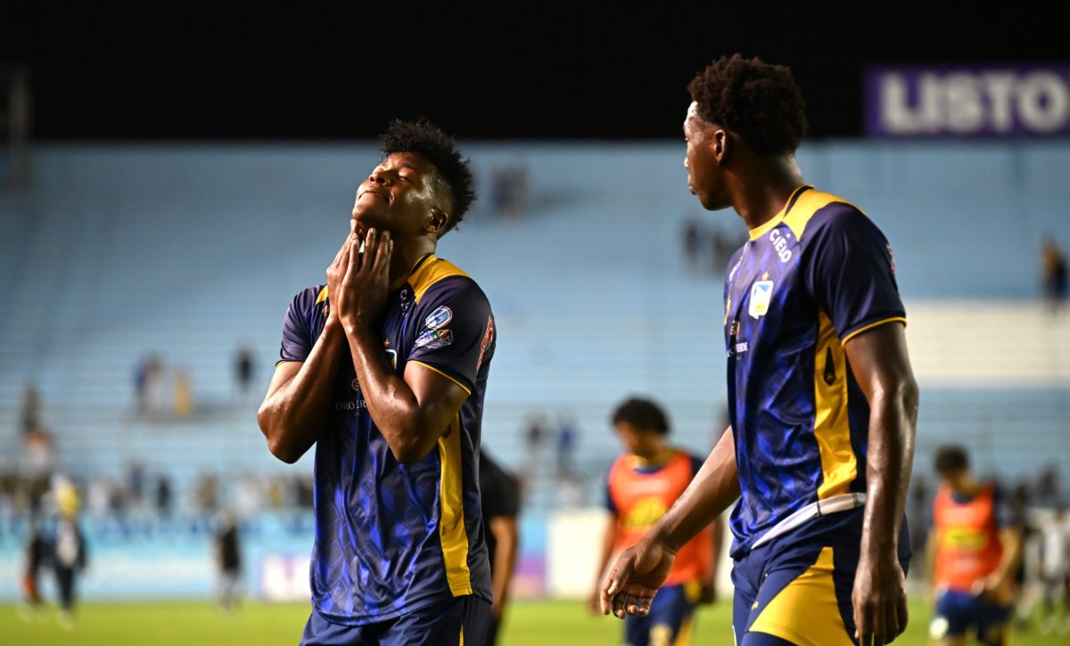 Delfín SC afronta transición ante posible salida de grupo inversor. FOTO: API.