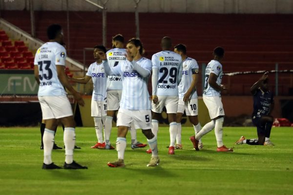 Cuenca,Ecuador 2 de Diciembre de 2025. En la nochede hoy en el estadio Alejandro Serrano Aguilar el conjunto del Cuenca Jrs se enfrenta aUniversidad Catolica por la semi final de vuelta por la Copa Ecuador 2025 foto API/Boris Romoleroux. l