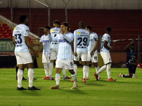 Cuenca,Ecuador 2 de Diciembre de 2025. En la nochede hoy en el estadio Alejandro Serrano Aguilar el conjunto del Cuenca Jrs se enfrenta aUniversidad Catolica por la semi final de vuelta por la Copa Ecuador 2025 foto API/Boris Romoleroux. l