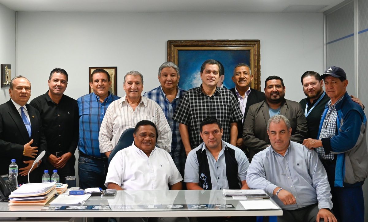 "Fortaleza y unidad en el directorio del Club Sport Emelec", dice Jorge Guzmán tras rumores de inestabilidad interna. emelec