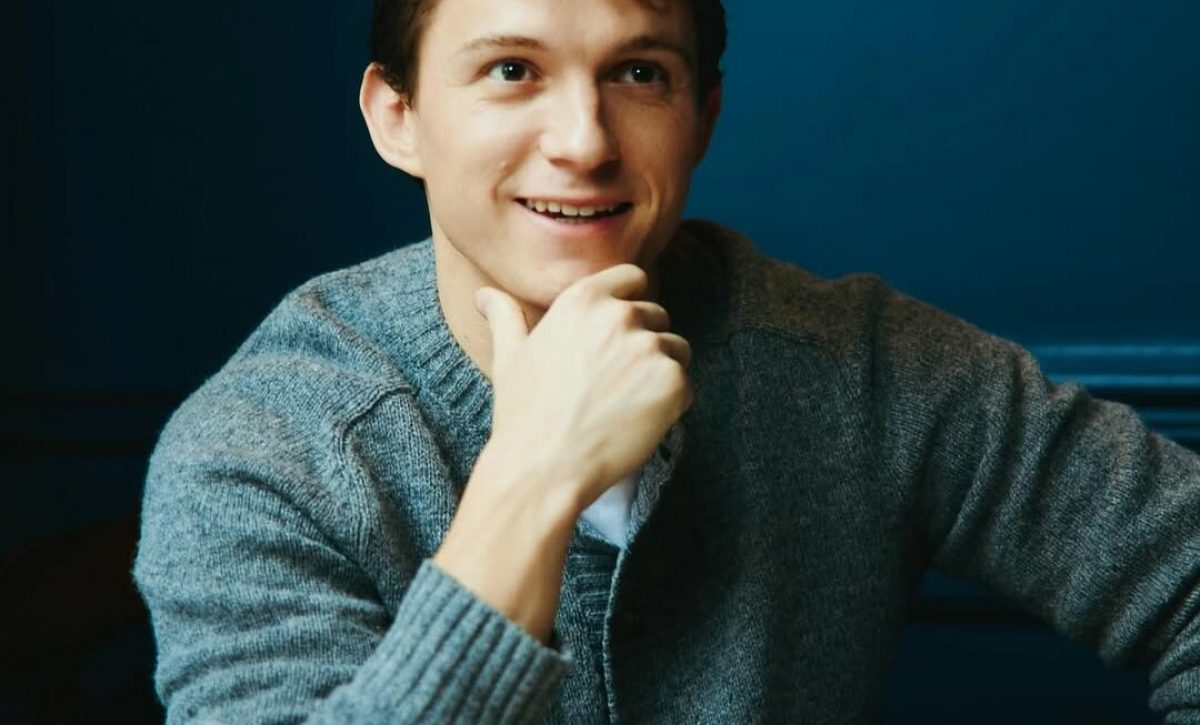 Tom Holland sueña con James Bond entre risas, cocina y recuerdos familiares