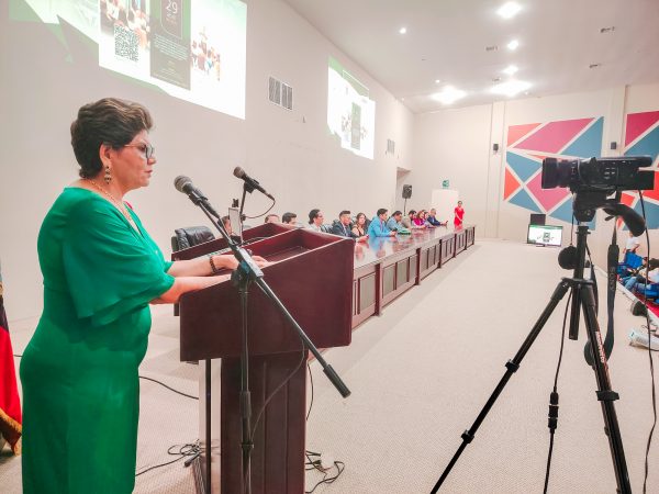 Blanca Indacochea, rectora de la Unesum, puso la denuncia en la Fiscalía. Imagen tomada de las redes sociales de la universidad.