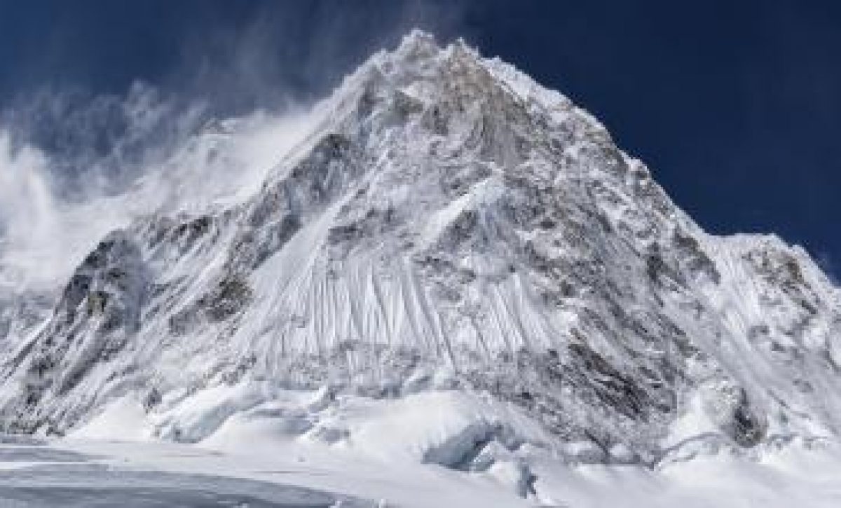 Dos alpinistas mueren por agotamiento y mal de altura en el Everest