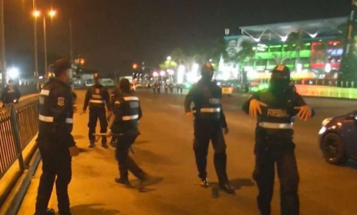 Contradicción oficial tras agresión a prensa: Sercop desmiente a la Terminal Terrestre sobre contratación de seguridad.