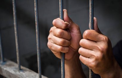 A un expolicía lo sentenciaron a 17 años de prisión, y un exfiscal a ocho, por el asesinato de Elvis Saúl Ch. D. en la provincia de Orellana.