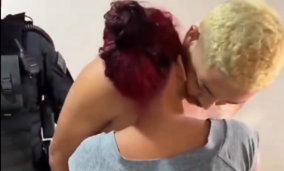 A un hombre, conocido como "Durmiente Sucio", lo arrestaron agentes policiales en el municipio de Monsenhor Gil, en el estado de Piauí, Brasil.