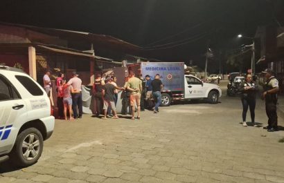 A un hombre de 18 años, identificado como Julián, lo asesinaron de cuatro disparos en el barrio La Dolorosa, cantón Santa Ana, provincia de Manabí.