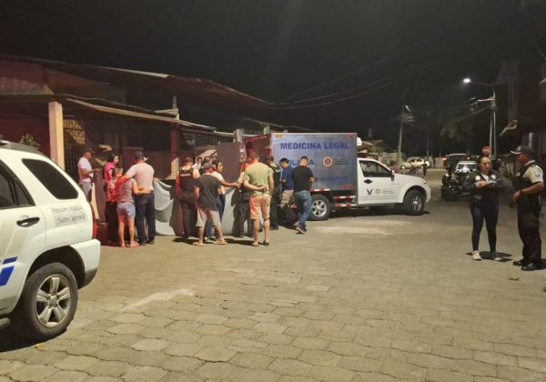 A un hombre de 18 años, identificado como Julián, lo asesinaron de cuatro disparos en el barrio La Dolorosa, cantón Santa Ana, provincia de Manabí.